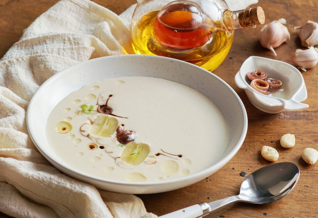 Ajoblanco con anchoas