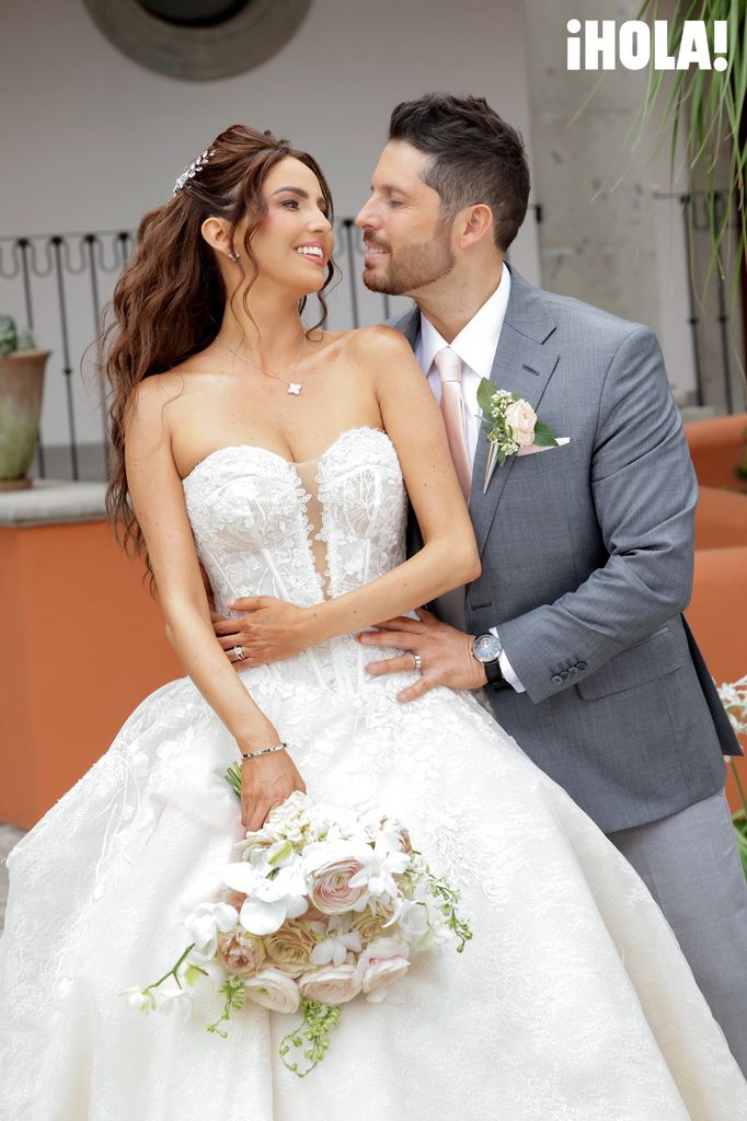 Junto a sus amigos y familiares más queridos, la pareja continuó con los festejos por esta nueva etapa en su historia de amor