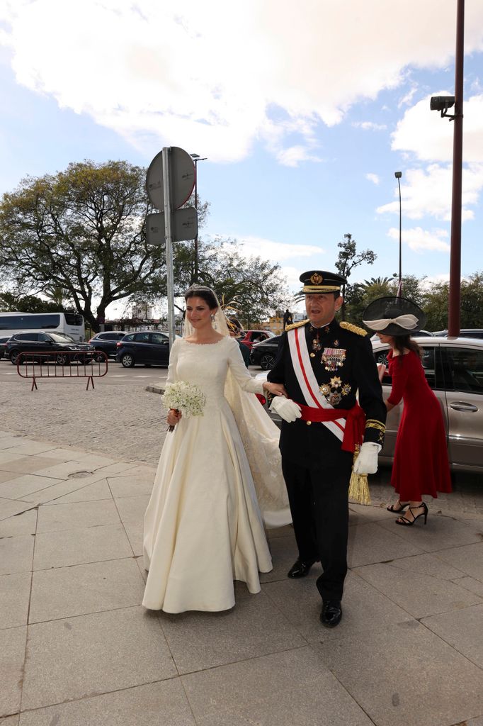 La novia llegando a la Maestranza, en cuya capilla se casó
