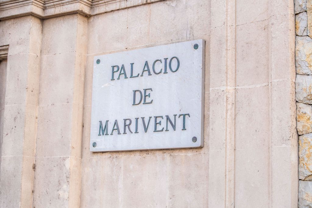 La placa con el nombre del palacio