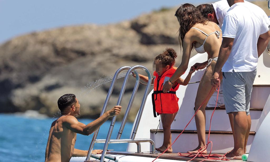 Hiba Abouk y Achraf Hakimi HOLA 4067