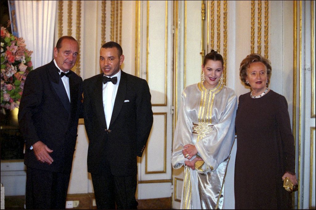 Lalla Hasna en el año 2000 durante una cena oficial ofrecida por Jacques Chirac
