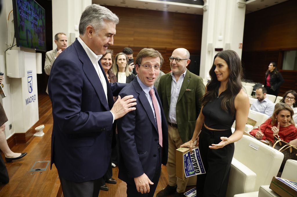 Fernando Romay, Jose Luis Martinez Almeida y Cristina Pedroche