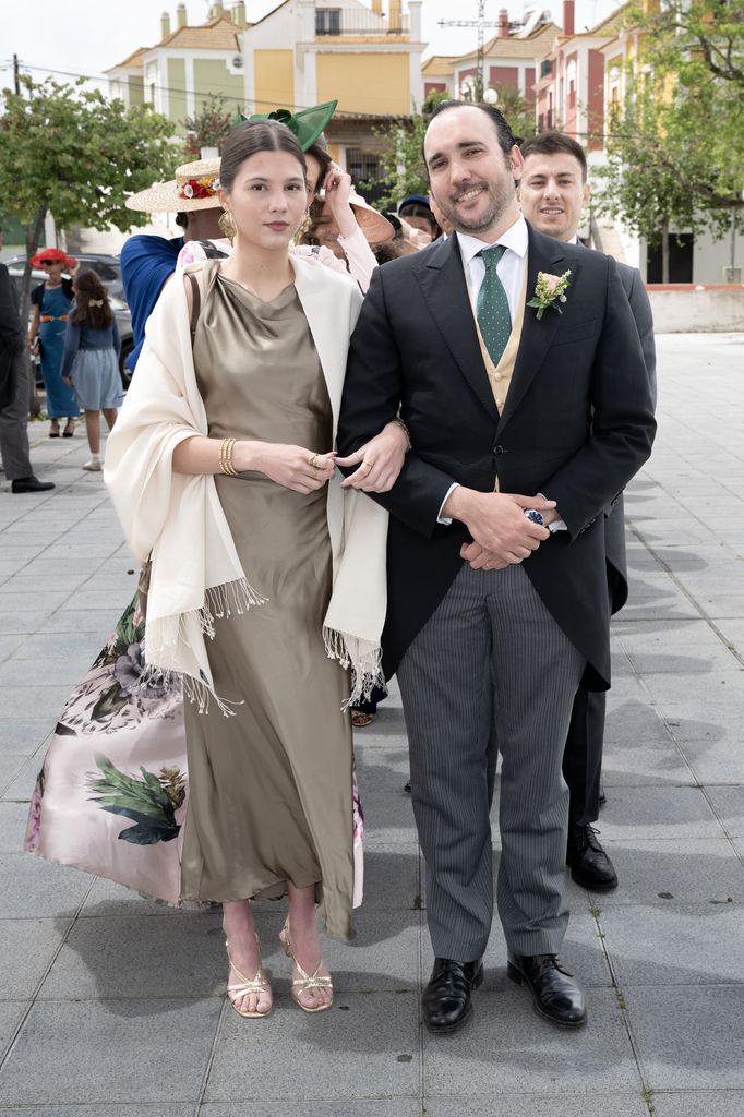 Mademoiselle Lou Goeders et Ilmo Luis Javier de Almansa Mariage du Prince Alonso dâOrlÃ©ans-Bourbon & la Comtesse Charlotte de Liedekerke de Pailhe Ã  lâÃ©glise de Convento de Capuchinos, le 3 mai 2025 Ã  SanlÃºcar de Barrameda, Espagne.  Photo David NIVIERE