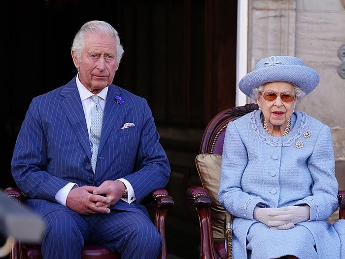 Isabel II con Carlos de Inglaterra