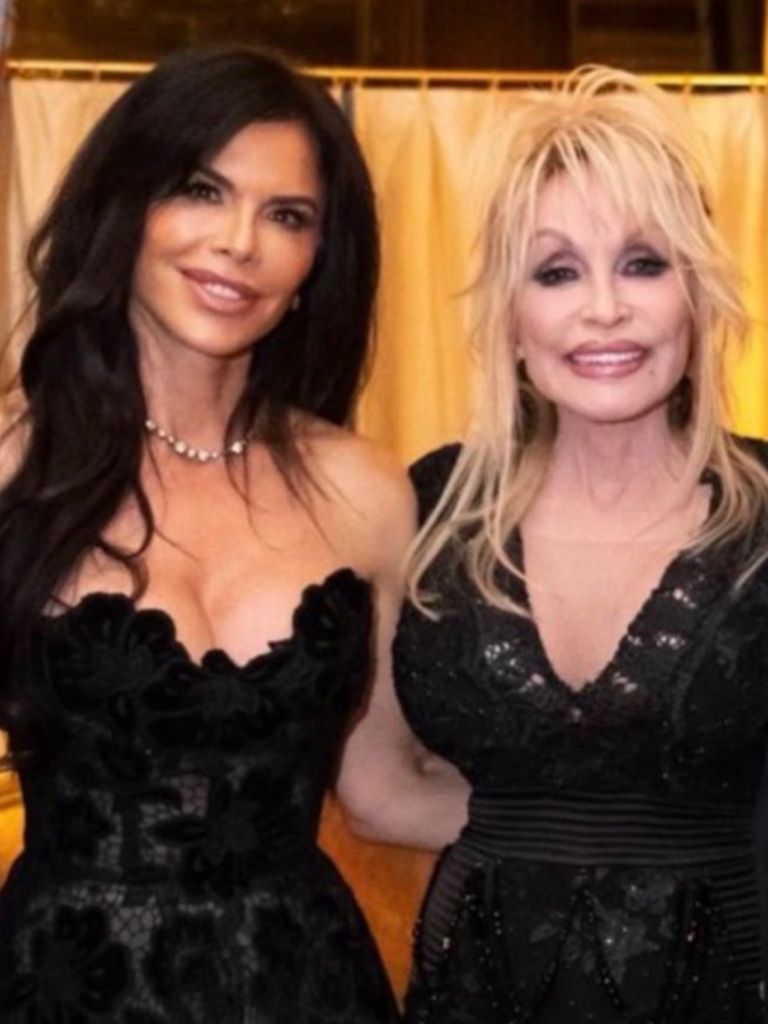 Lauren Sanches Bezos y Dolly Parton