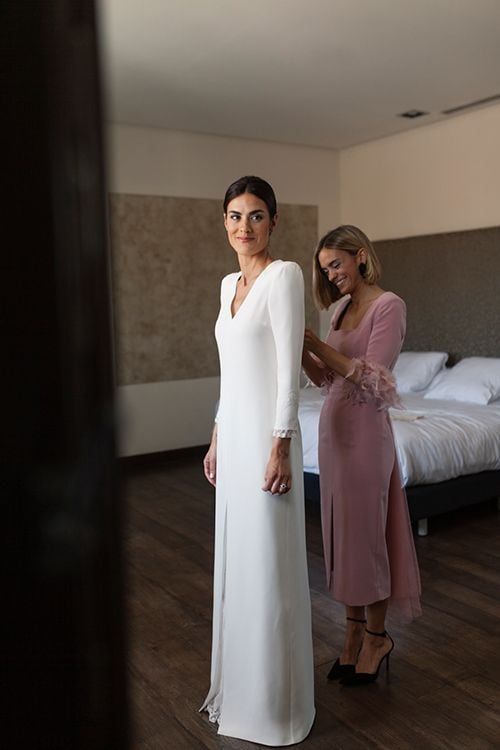 Vestido de novia liso y sencillo de Inés Martín Alcalde