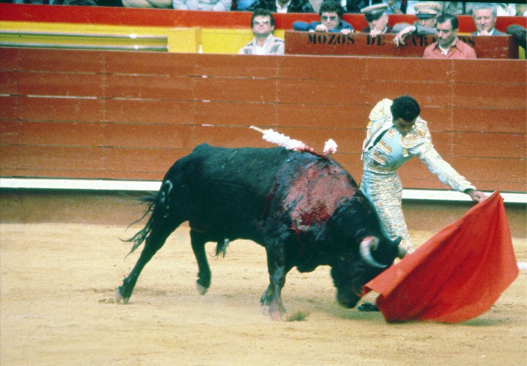 Paquirri con el traje de luces turquesa a finales de los años 70