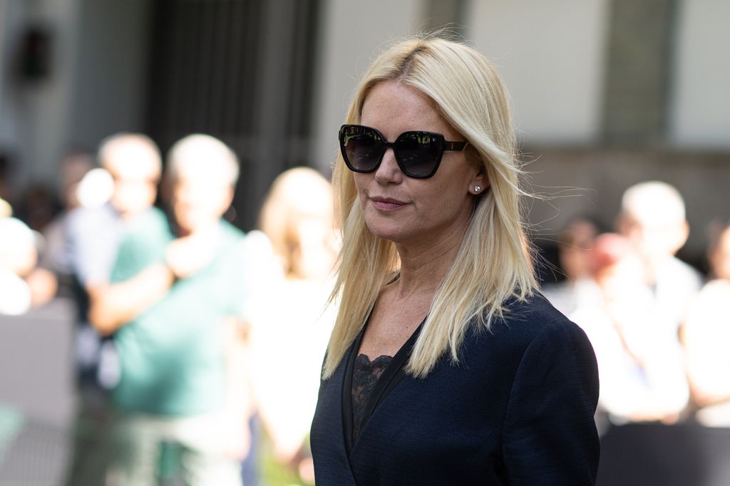 La personalidad televisiva Valeria Mazza, en la capilla ardiente del diseñador Giorgio Armani este sábado en Milán