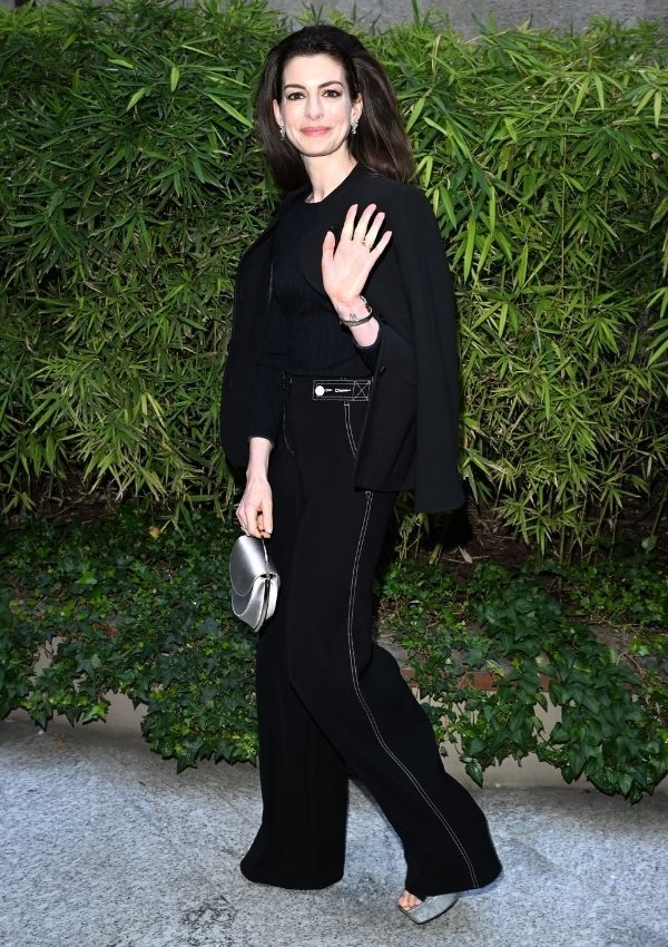 Anne Hathaway en el desfile de Georgio Armani, en Mián