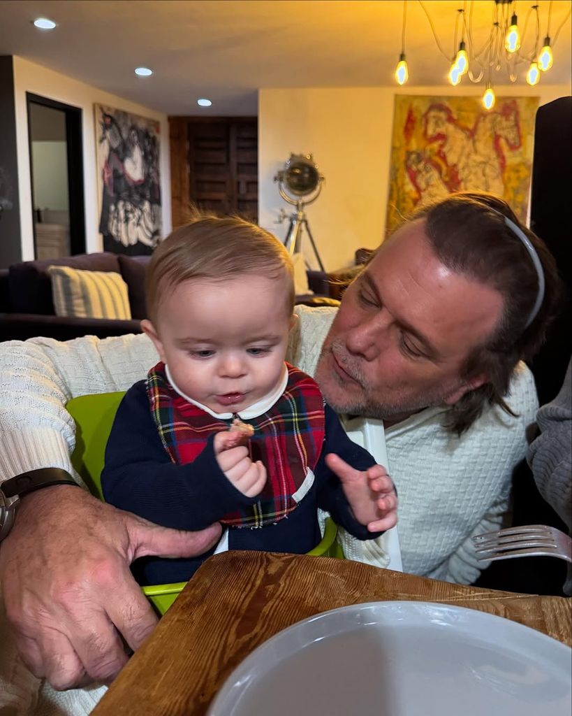 René Strickler con su primer nieto, el adorable Alonso.