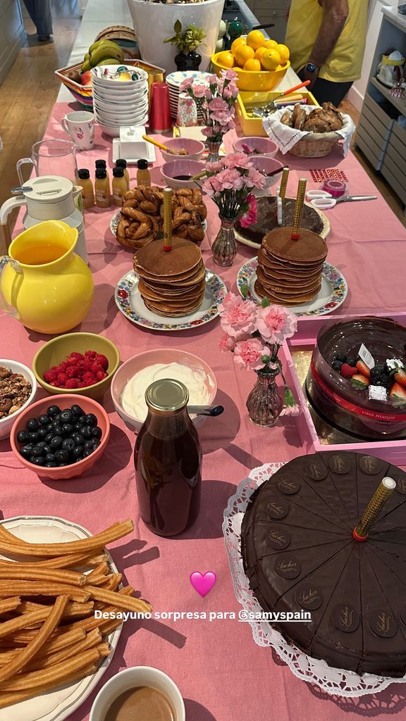 Detalle del desayuno sorpresa que le han preparado a Samantha