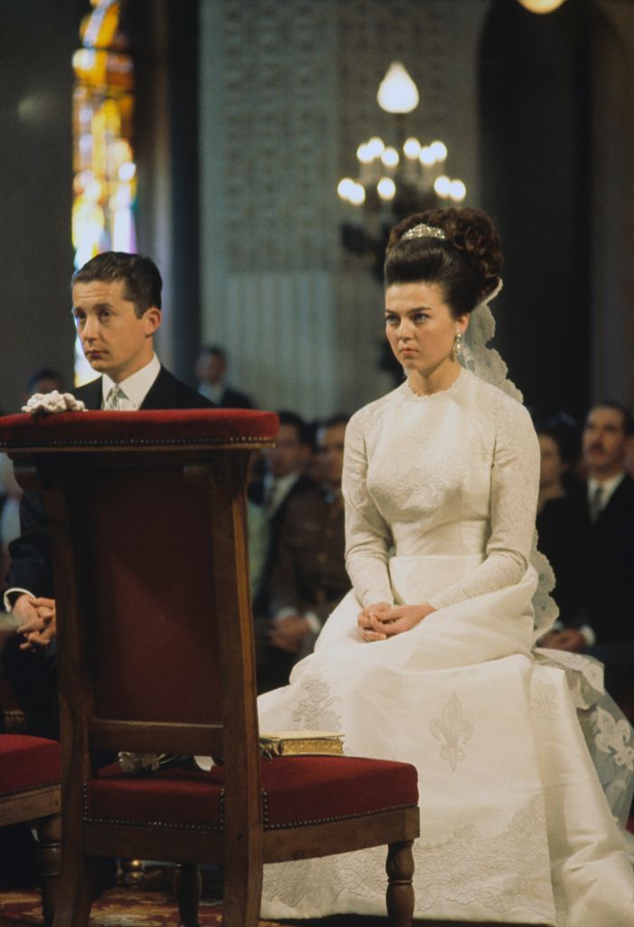 Ana de Francia en su boda con vestido de novia de Pierre Balmain