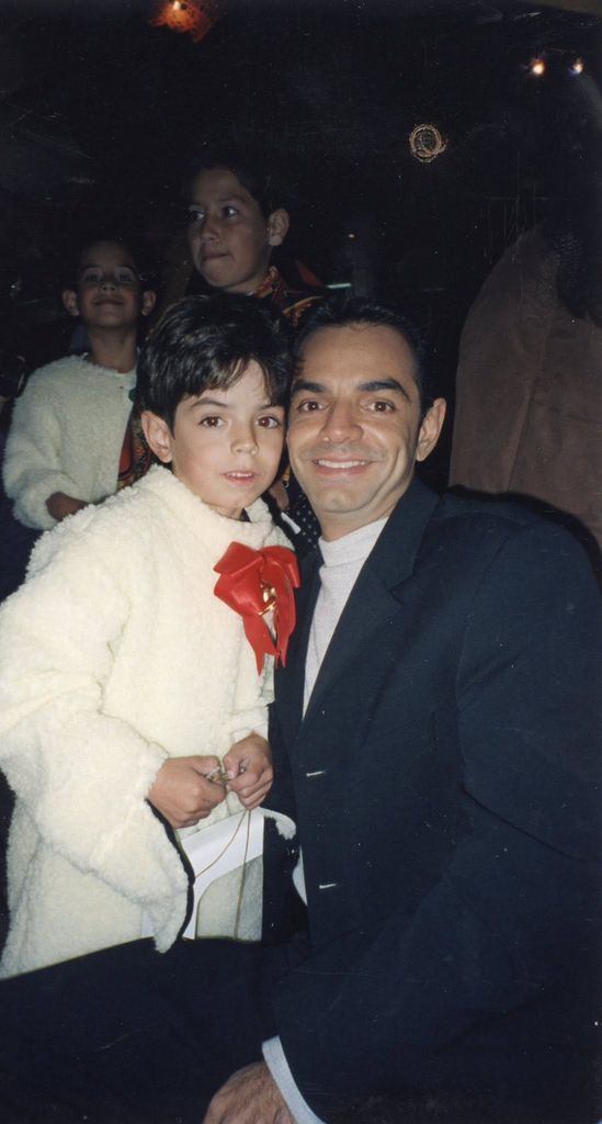 Eugenio Derbez compartió esta nostálgica foto junto a José Eduardo al celebrar sus 34 años.