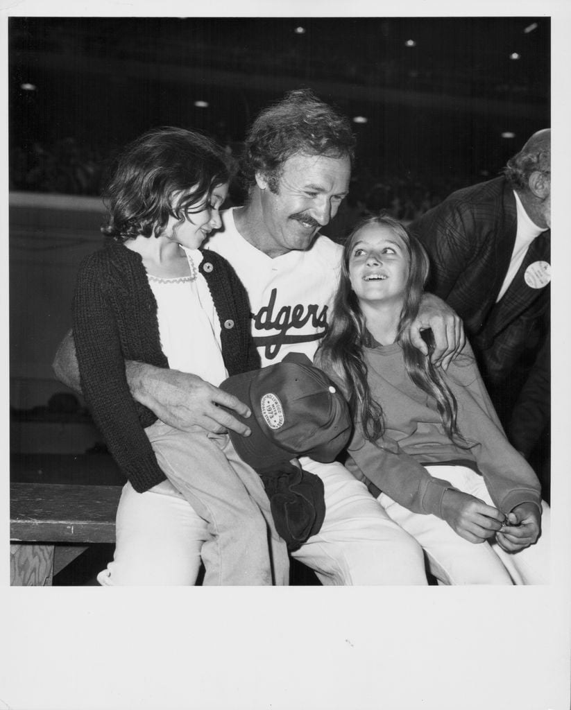 Gene Hackman y sus hijas, Leslie y Elizabeth