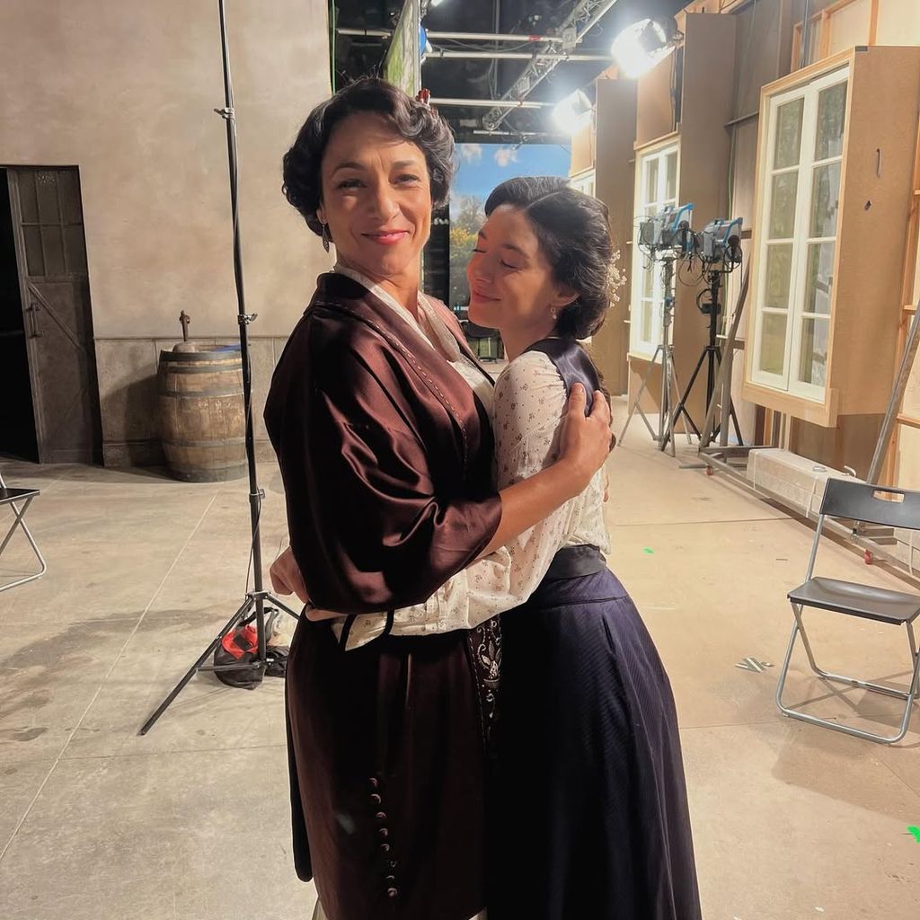 Marta Costa junto a Isabel Serrano su madre en 'La Promesa'