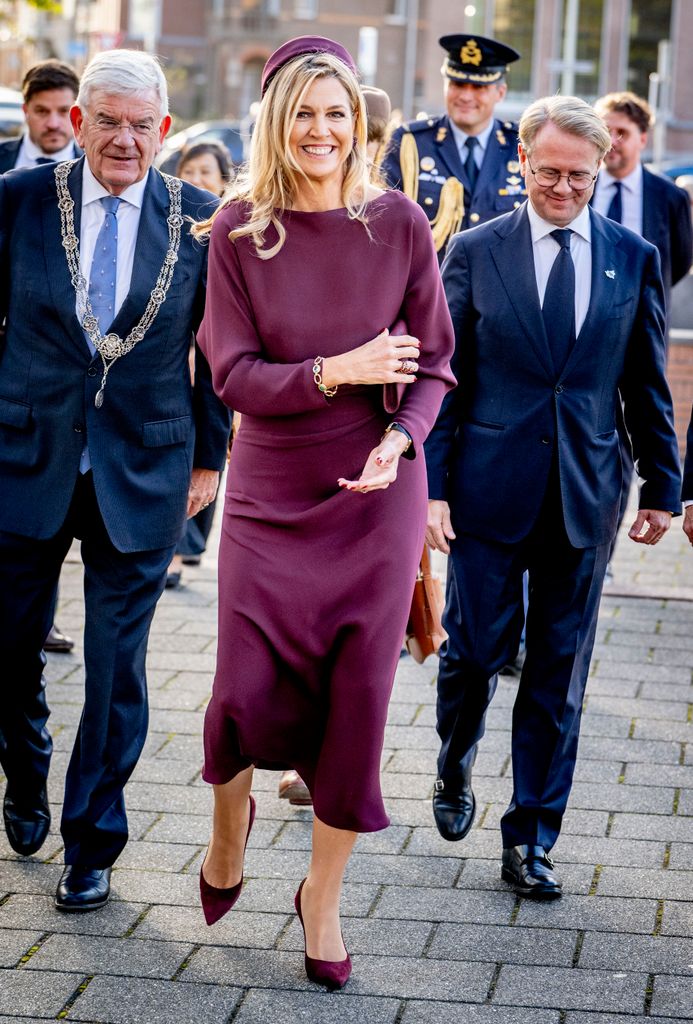 Máxima de Holanda con look berenjena