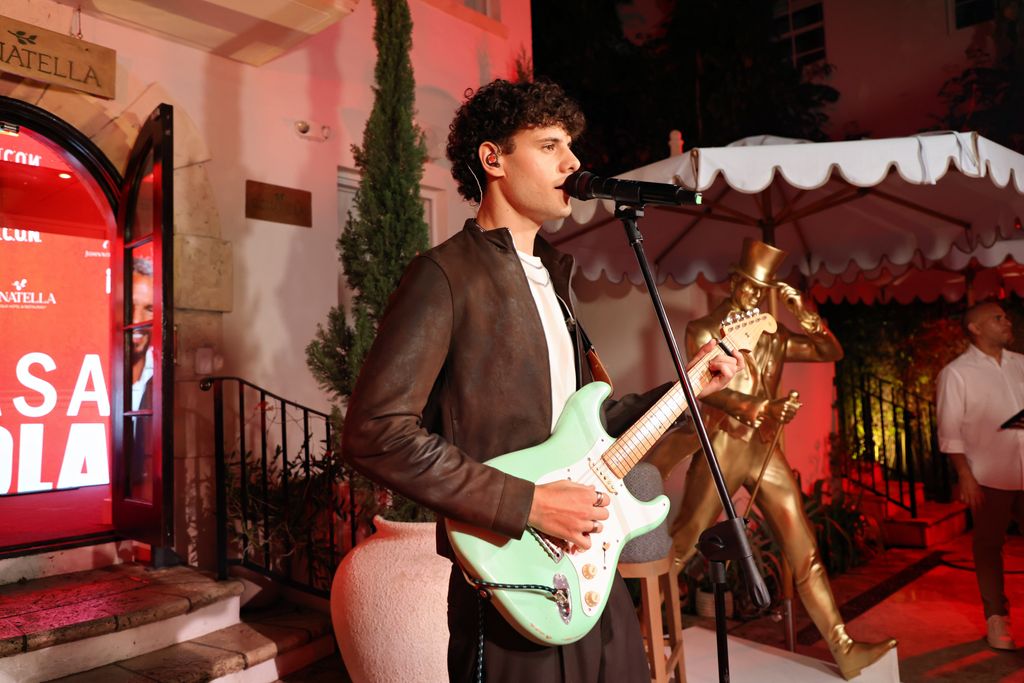 La joven promesa se ha abierto camino en la música con un gran talento que desde el primer acorde nos cautivó