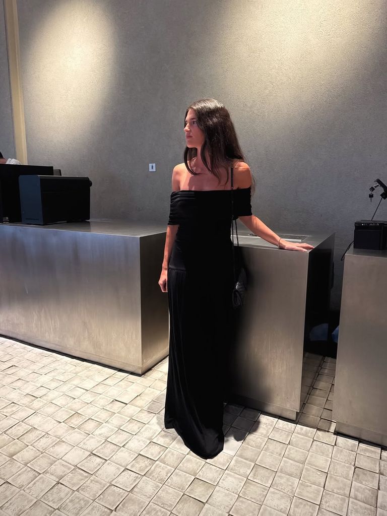 Vestido negro junio 2026