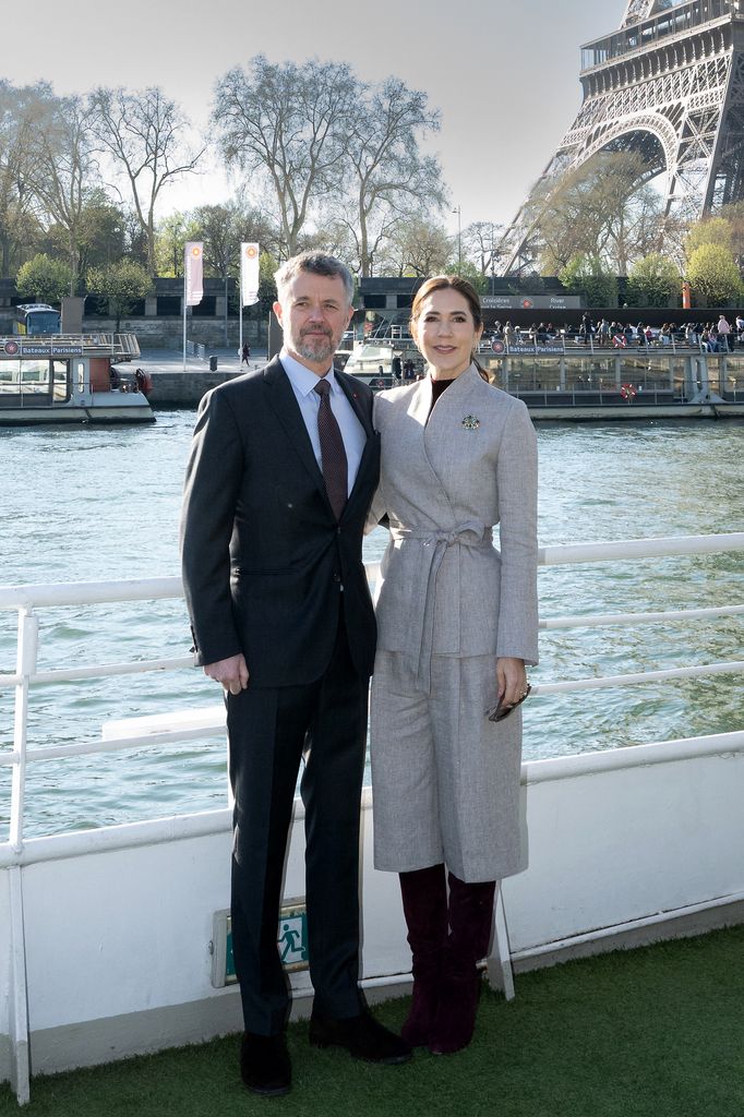 Mary de Dinamarca y el rey Federico X pasean por París con la alcaldesa Anne Hidalgo