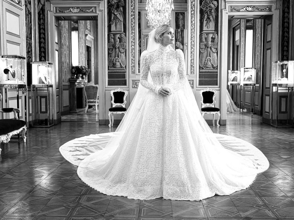 Vestido de novia de encaje de Kitty Spencer