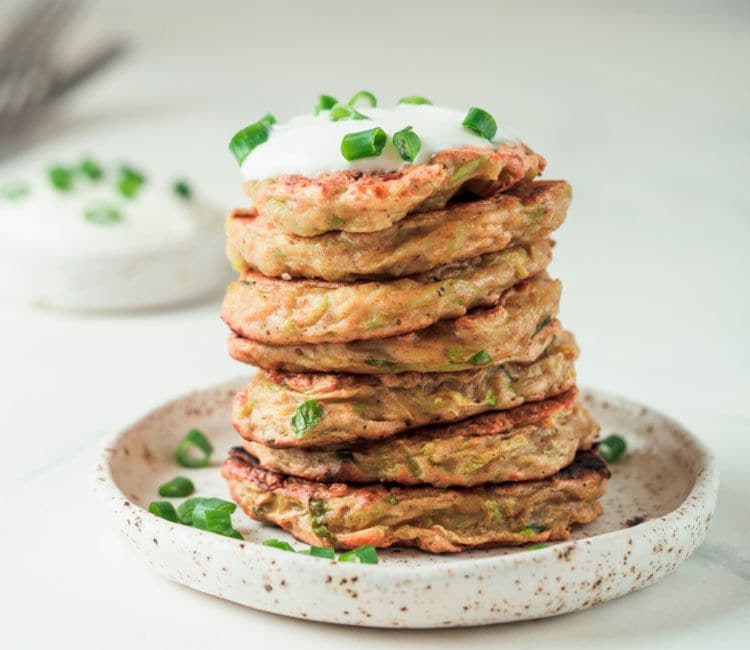Tortitas de calabacín y espuma de parmesano