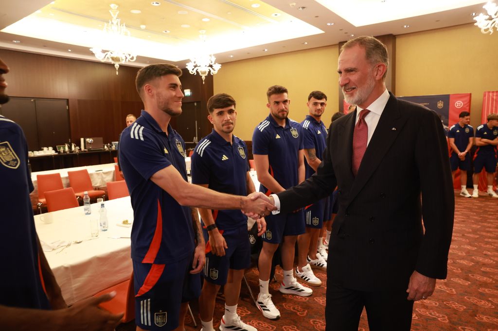EL REY FELIPE VI JUNTO A LA SELECCIÓN DE ESPAÑA DE FÚTBOL SUB 21 EN ESLOVAQUIA