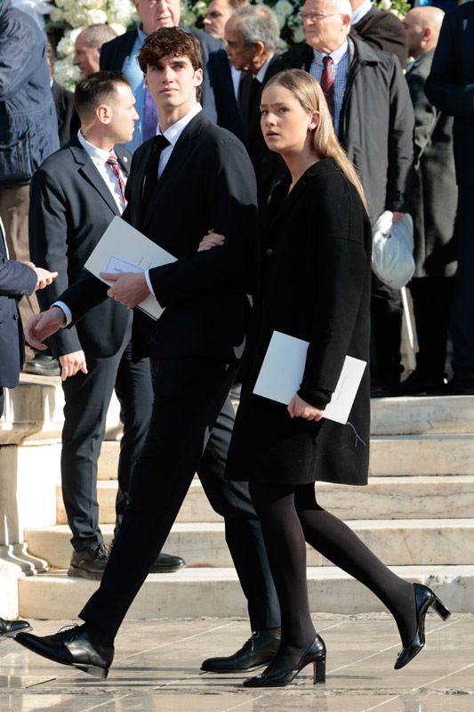 La princesa Leonor y la infanta Sofía, las únicas ausentes en el funeral