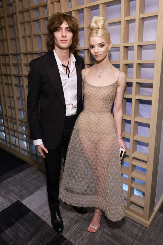 Anya Taylor-Joy y Malcolm McRae