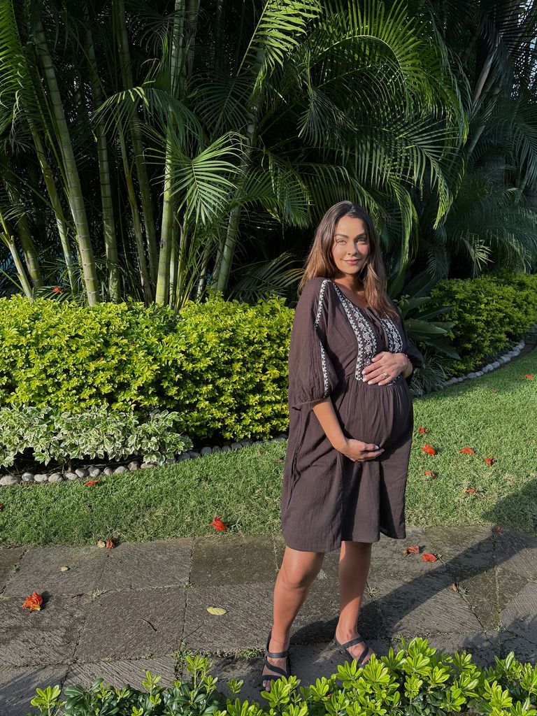 Claudia Martín posó para presumir su 'baby bump'