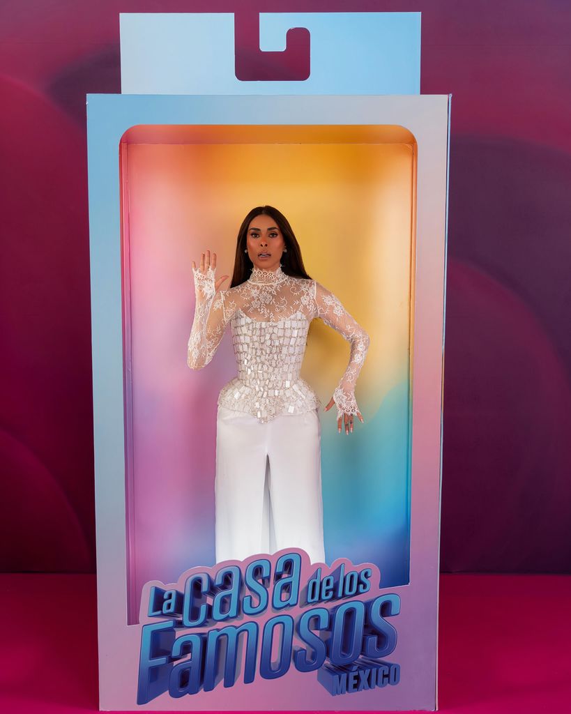 Galilea Montijo como una muñeca Barbie para su anuncio sobre el regreso a 'La Casa de los Famosos'.