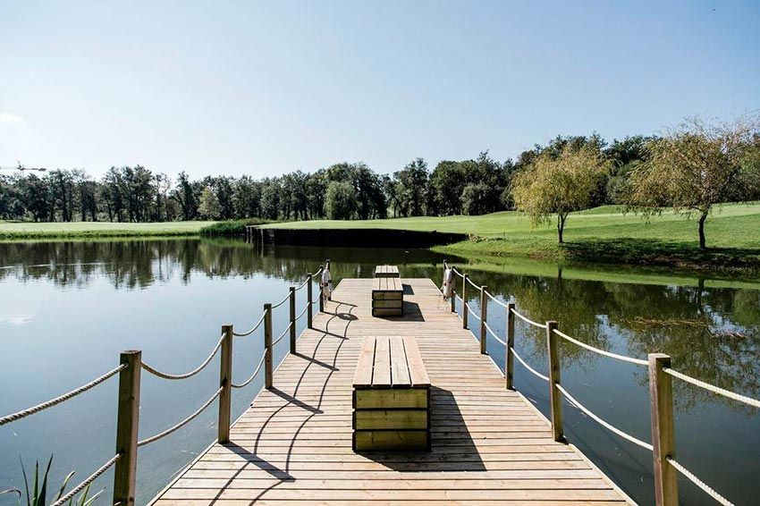 El hotel Camiral Golf & Wellness cuenta con espacios verdes