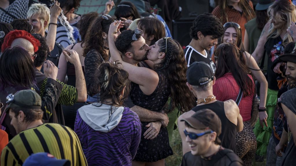 Laura y Rubén comienzan una relación y a la semana ella se queda embarazada