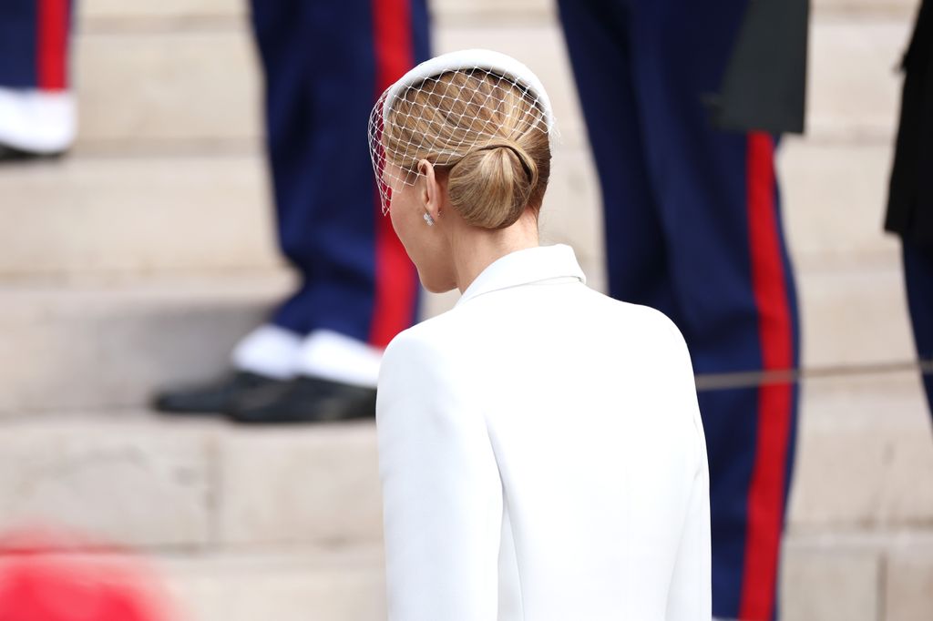 Detalle del recogido de la princesa Charlene en el Día Nacional de Mónaco 2025