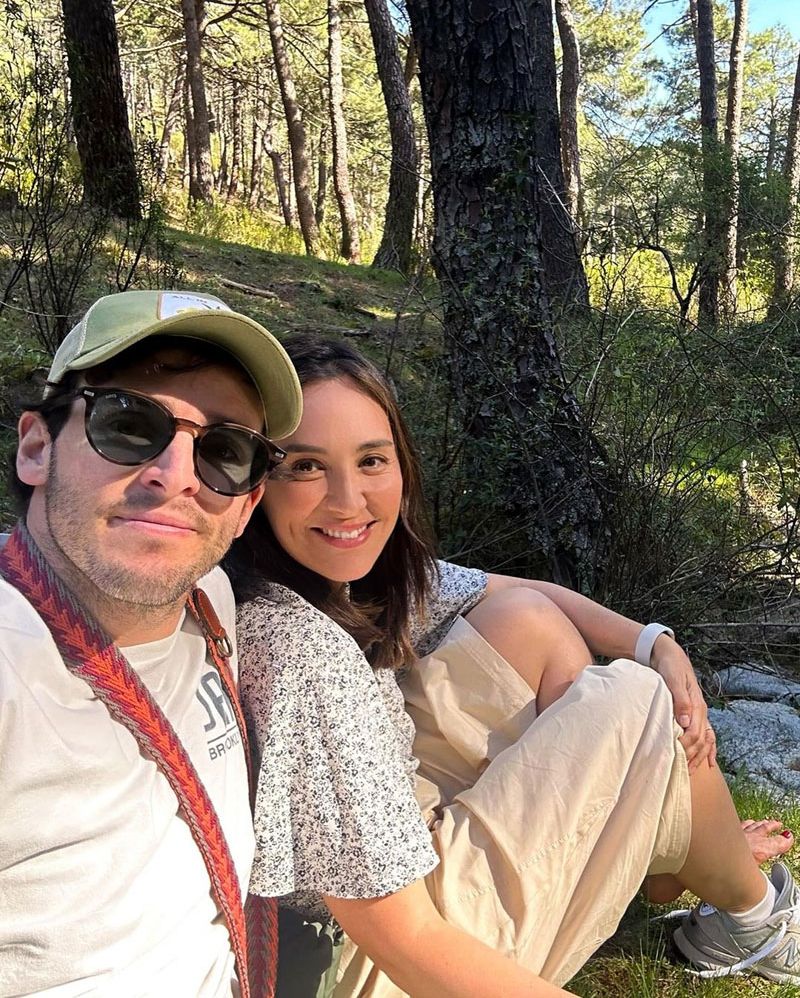 El look de Tamara Falcó para ir a la montaña con top de Zara y bolso de Loewe