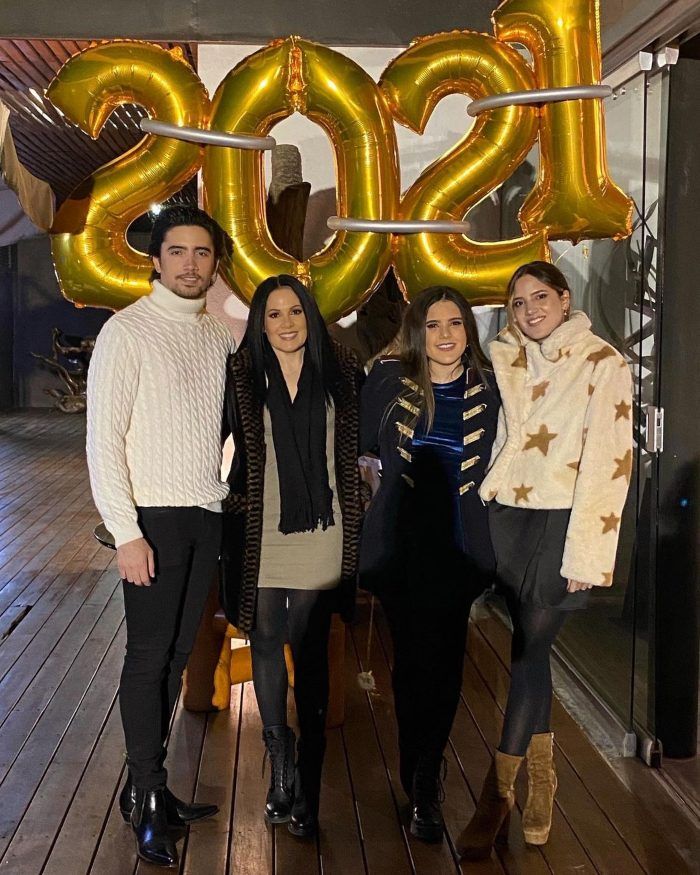 América Guinart y sus tres hijos