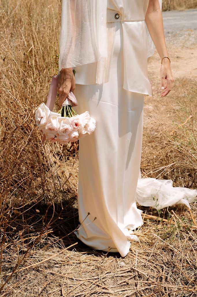 Nerea con vestido de novia de Laura Ponte y velo estilo 'julieta'