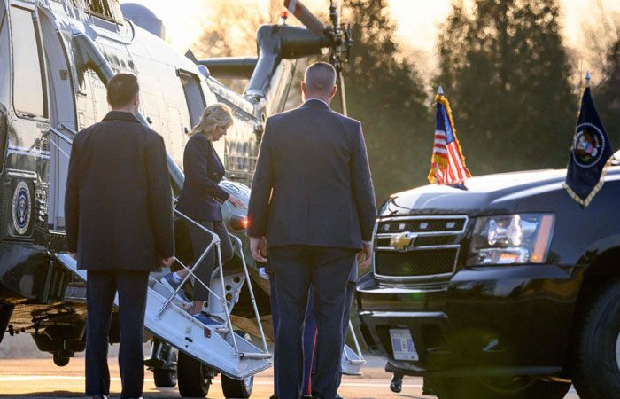Jill Biden sale del Marine One