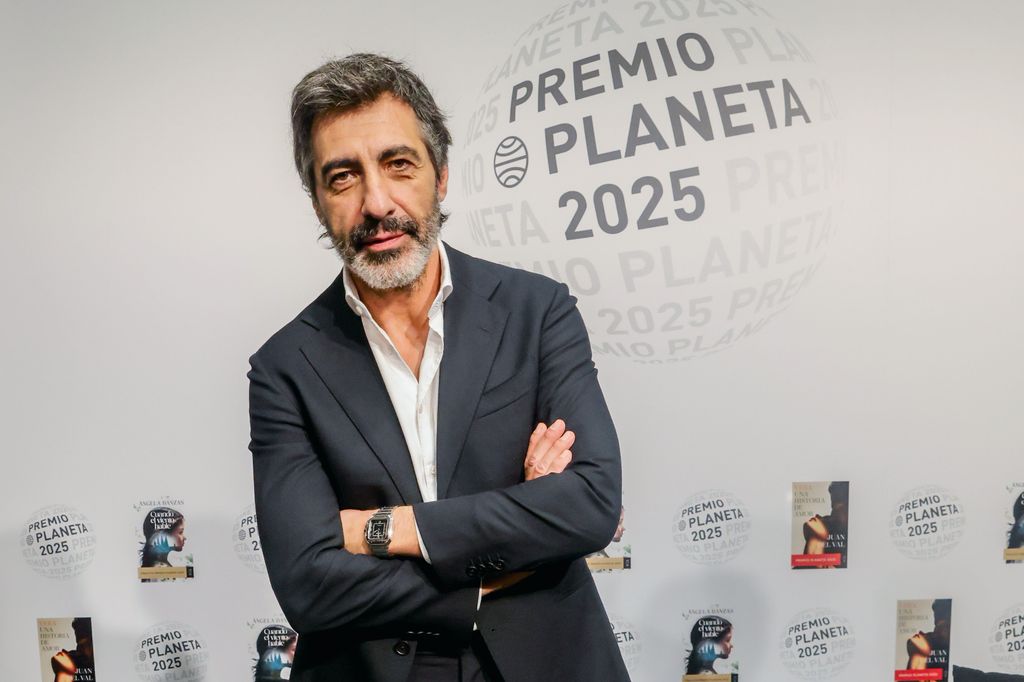 Juan del Val durante la presentación del premio Planeta en el invierno de 2025