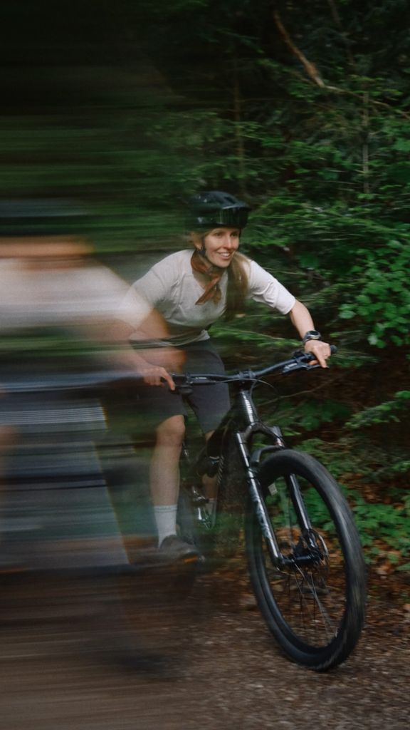 La bicicleta de Laura quedó partida en dos tras el violento impacto, que obligó a movilizar varios equipos de emergencia y un helicóptero medicalizado