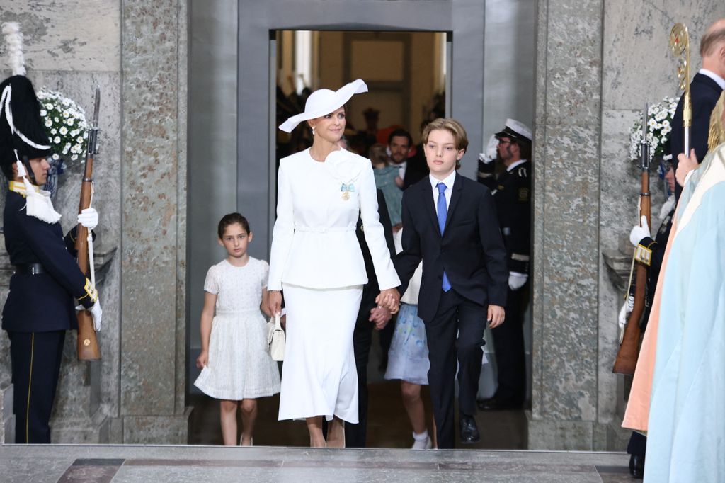La princesa Adriana, la princesa Magdalena y el príncipe Nicolas, durante las bodas de oro de Carlos Gustavo y Sofía