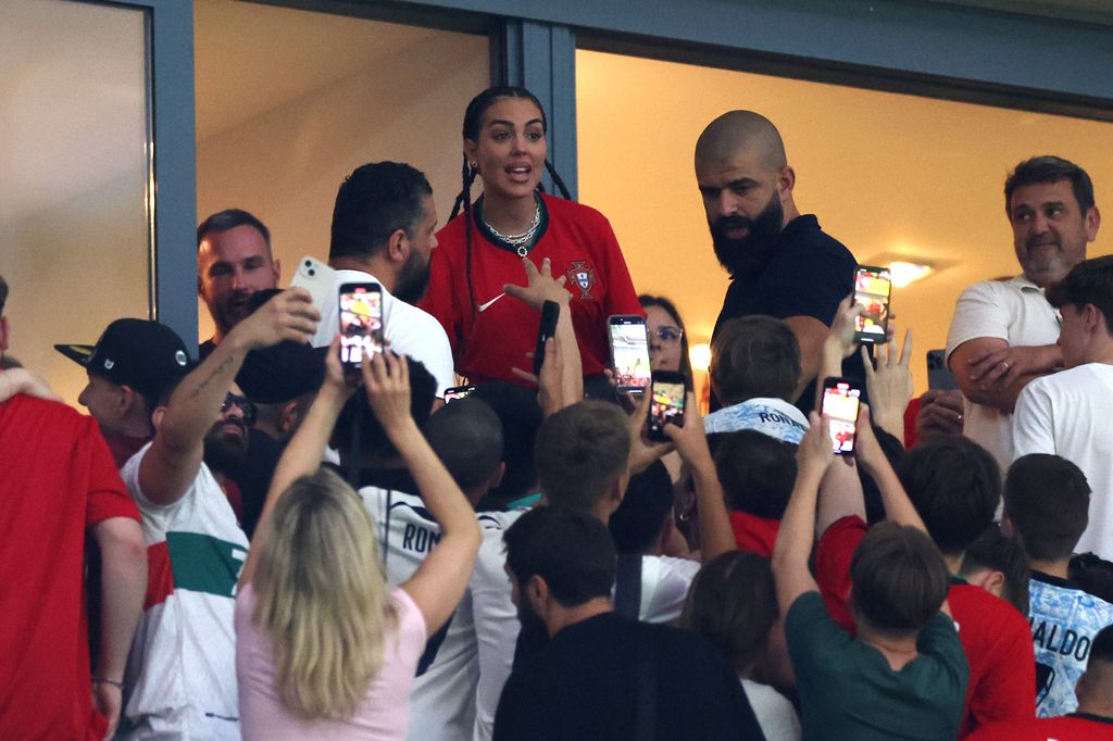 Georgina causa furor en los estadios