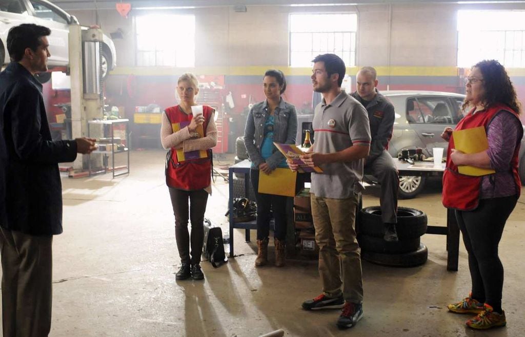 Siete trabajadores de una gasolinera de Queens gana un premio de lotería millonario y sus vidas cabian de manera radical