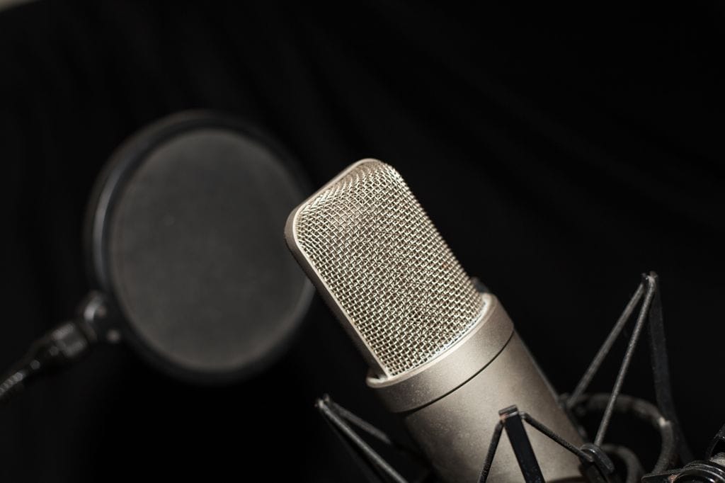 Los actores de doblaje observan con preocupación el auge de las voces clonadas por IA, una tecnología que podría transformar por completo su profesión