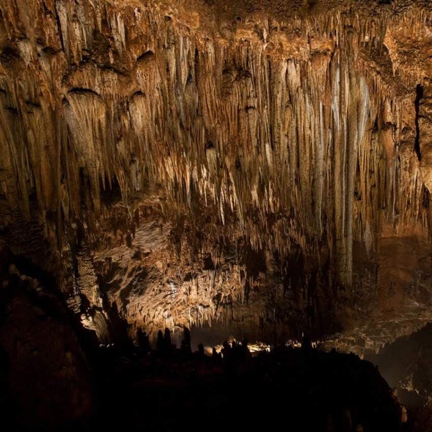 Formaciones kársticas en la cueva de Valporquero.