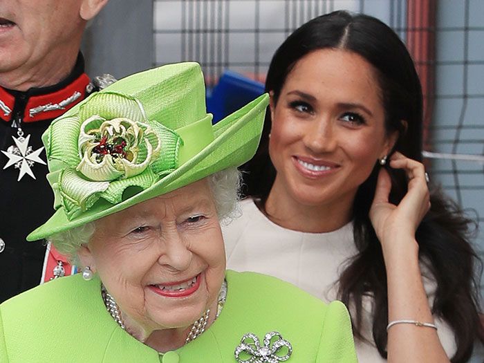 Meghan Markle hace un homenaje a Isabel II al lucir unos pendientes que le regaló la monarca