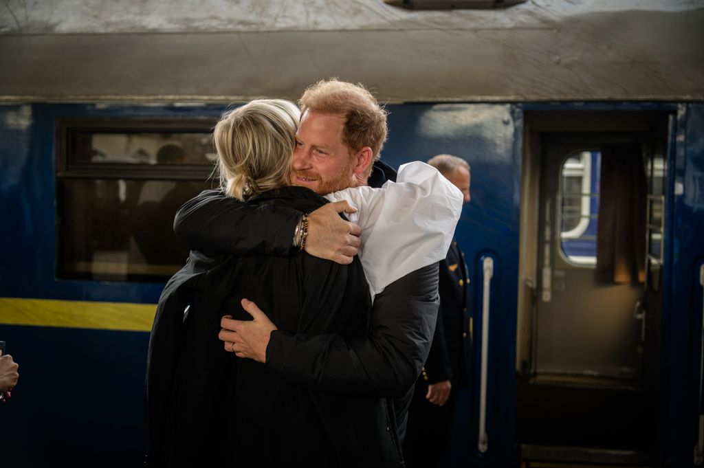 Tres imágenes del viaje secreto que hizo el príncipe Harry a Kiev, Ucrania, el pasado 12 de septiembre