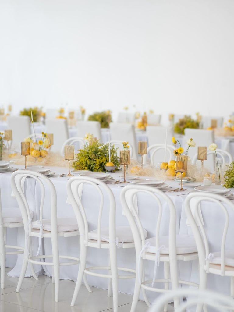 Decoración de bodas en amarillo con blanco