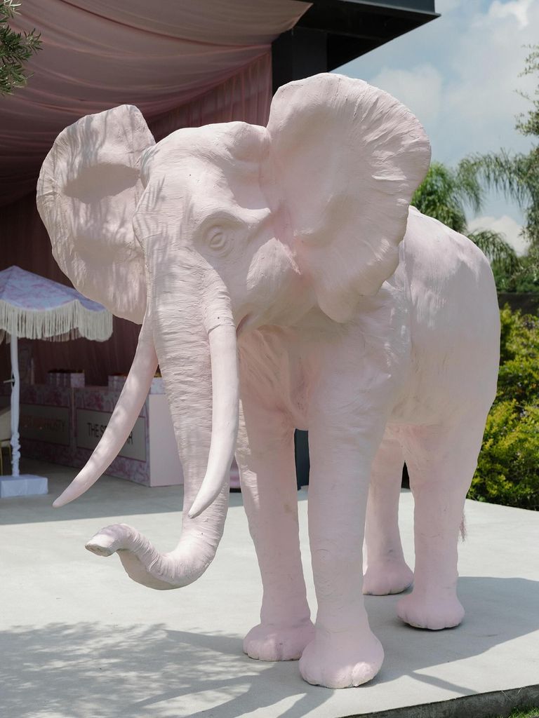 Algunas de las esculturas de la decoración del baby shower.