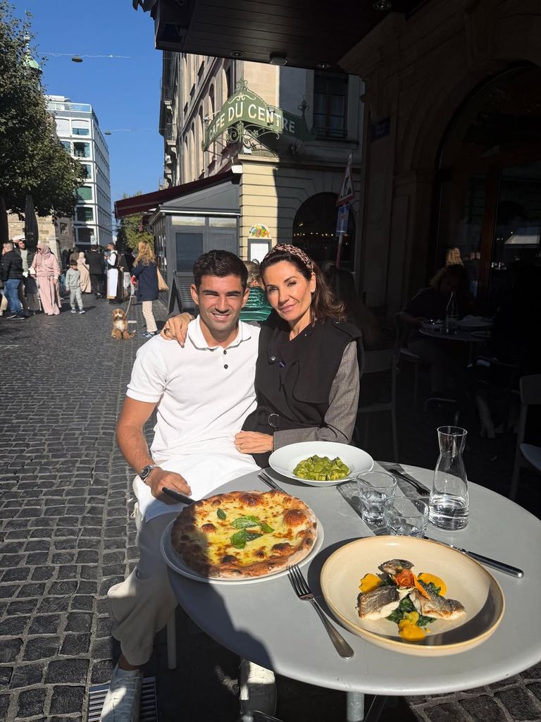 Enzo con su madre Veronique